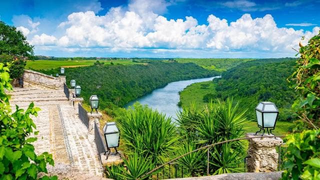 Catalina Island & Altos de Chavón Full-Day Tour ā Guided tour and outdoor activity