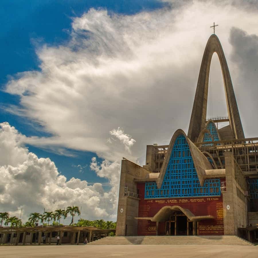 Punta Cana: Higüey Basilica & City Tour w/Local House Visit ā Guided tour and outdoor activity